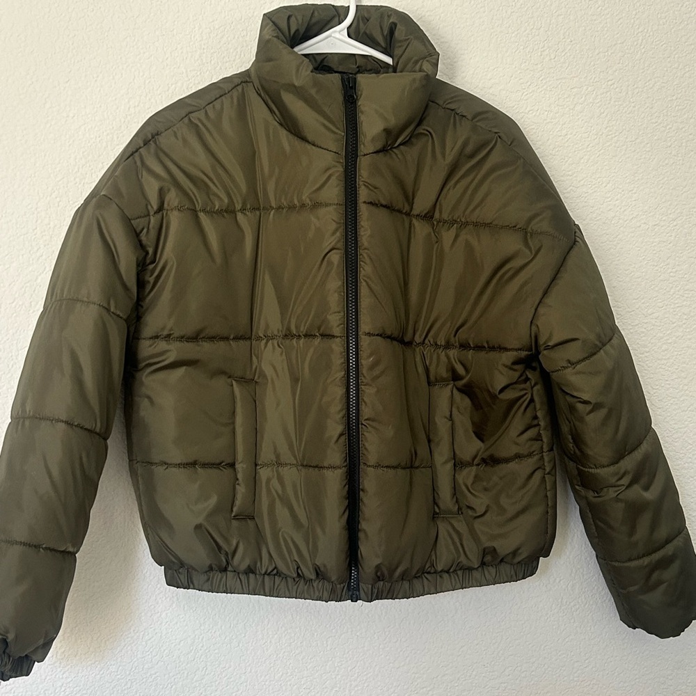 Abound Women’s small cropped Olive Green Puffer Jacket